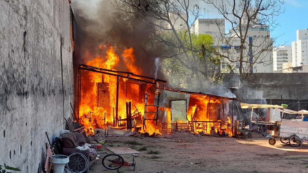 Incêndio destruiu completamente o imóvel — Foto: Dudu Gonçalves/Arquivo pessoal