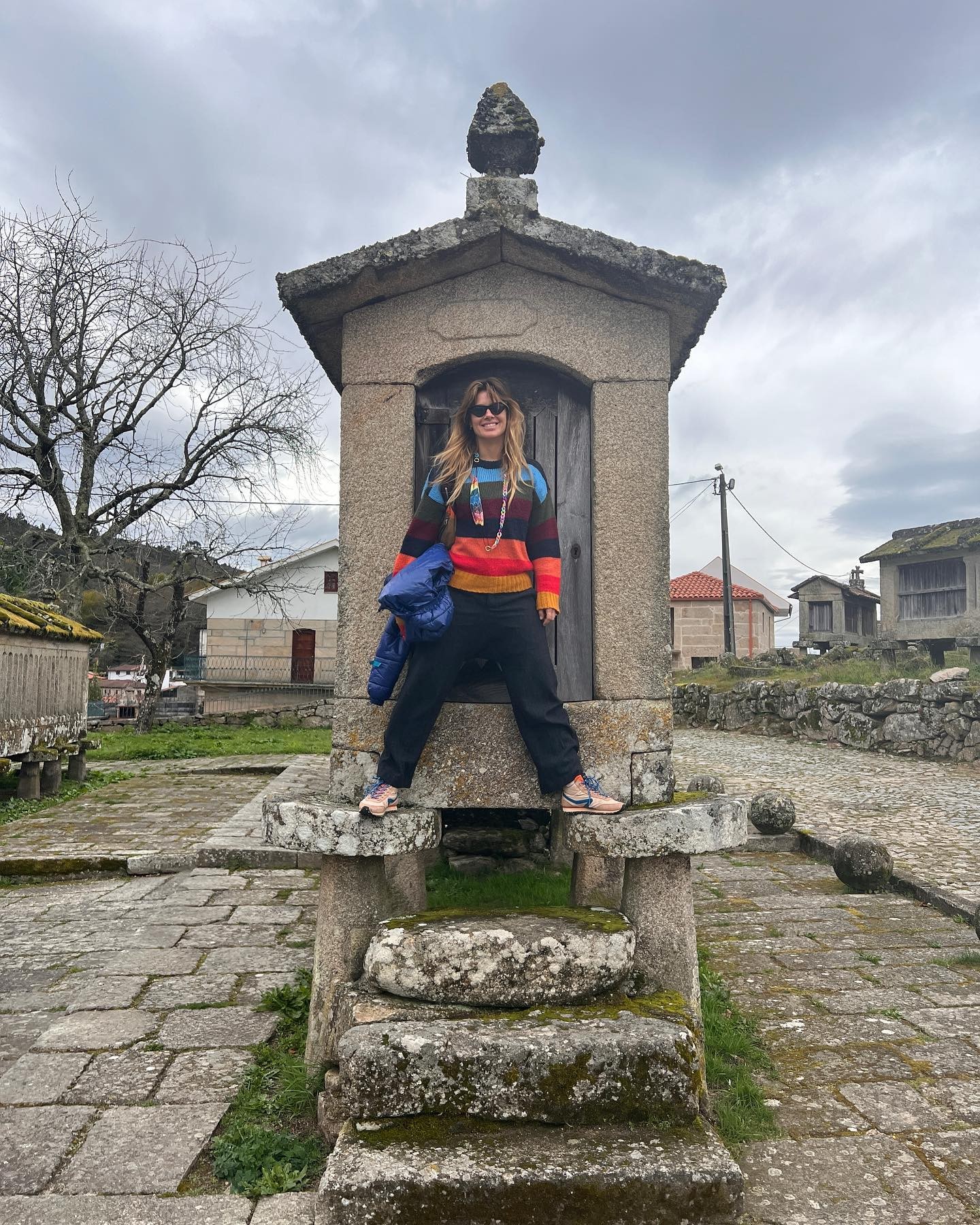 Carolina Dieckmann abre um novo álbum de fotos em Portugal (Foto: Reprodução / Instagram)