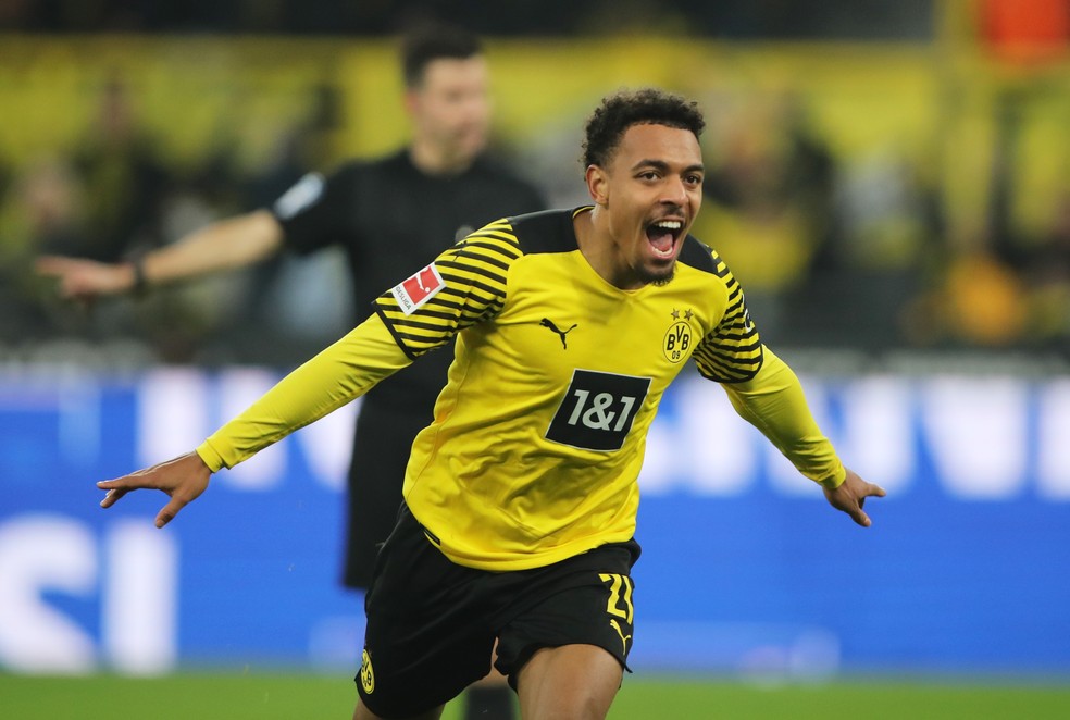 Donyell Malen comemora gol do Borussia Dortmund sobre o Stuttgart  — Foto: REUTERS