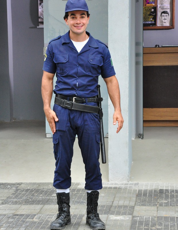 Anderson Di Rizzi como Sargento Xavier em Morde & Assopra (2011) (Foto: Divulgação/TV Globo)