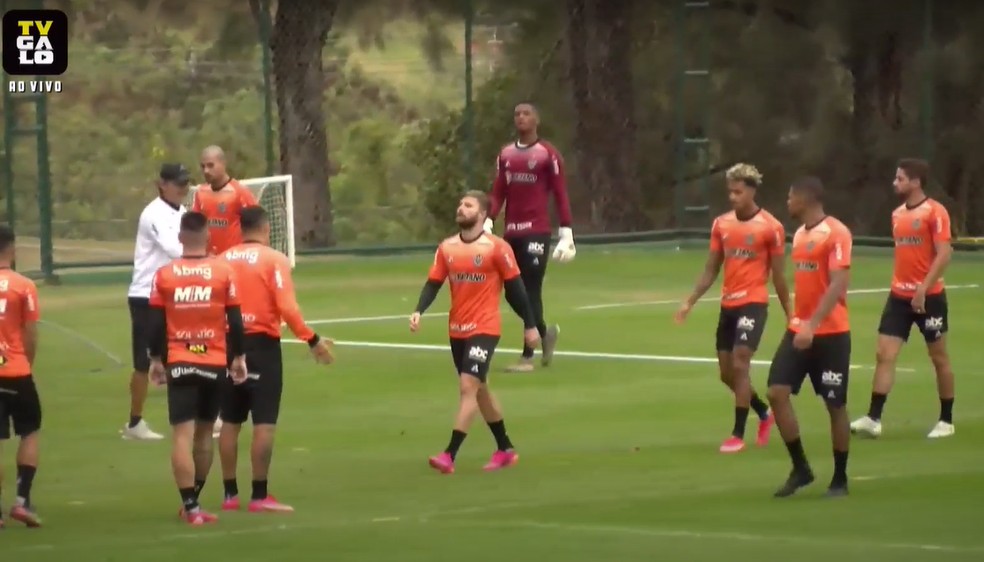 Eduardo Sasha se reapresenta ao Atlético-MG após quarentena — Foto: Reprodução/TV Galo
