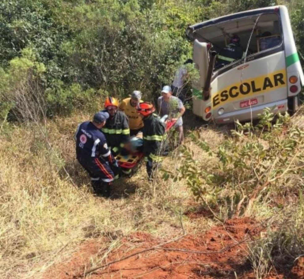Acidente entre ônibus escolar e caminhão deixou mortos e feridos em Itapeva (SP) — Foto: Arquivo Pessoal