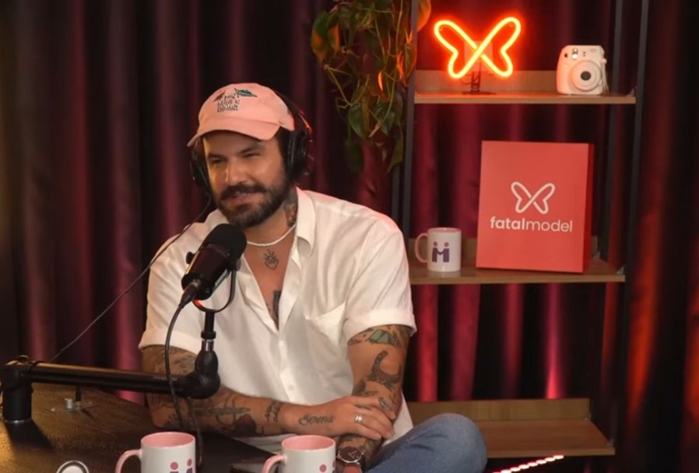 O ex-BBB Wagner Santiago em entrevista ao podcast Acompanhadas — Foto: Reprodução YouTube