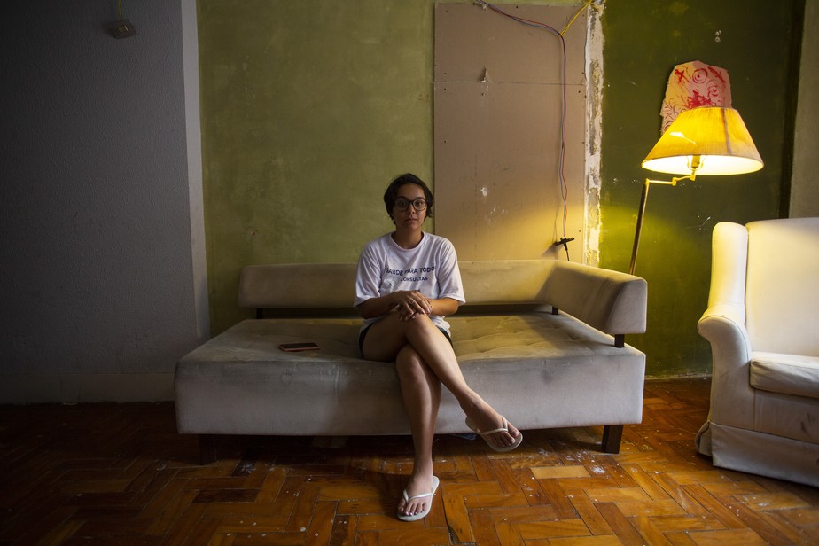 Sem ter para onde ir, Giulia Ramilo, de 24 anos, foi morar com a mãe na Ocupação Penha Petras, onde funcionou antigo hotel, a poucos metros da Avenida Paulista