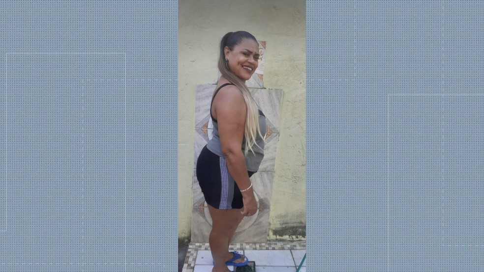 Corpo de Cláudia Gonçalves de Moura foi encontrado enterrado no quintal. Ela estava desaparecida desde o dia 4 de julho — Foto: Reprodução/ TV Globo