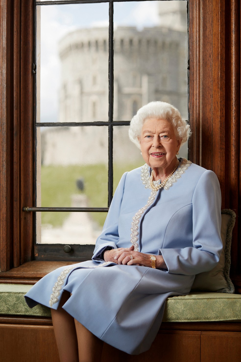 Retrato oficial do Jubileu de Platina da Rainha Elizabeth II feito no Castelo de Windsor e divulgado em 1ºde junho de 2022 — Foto: Royal Household/Ranald Mackechnie/Handout/Reuters