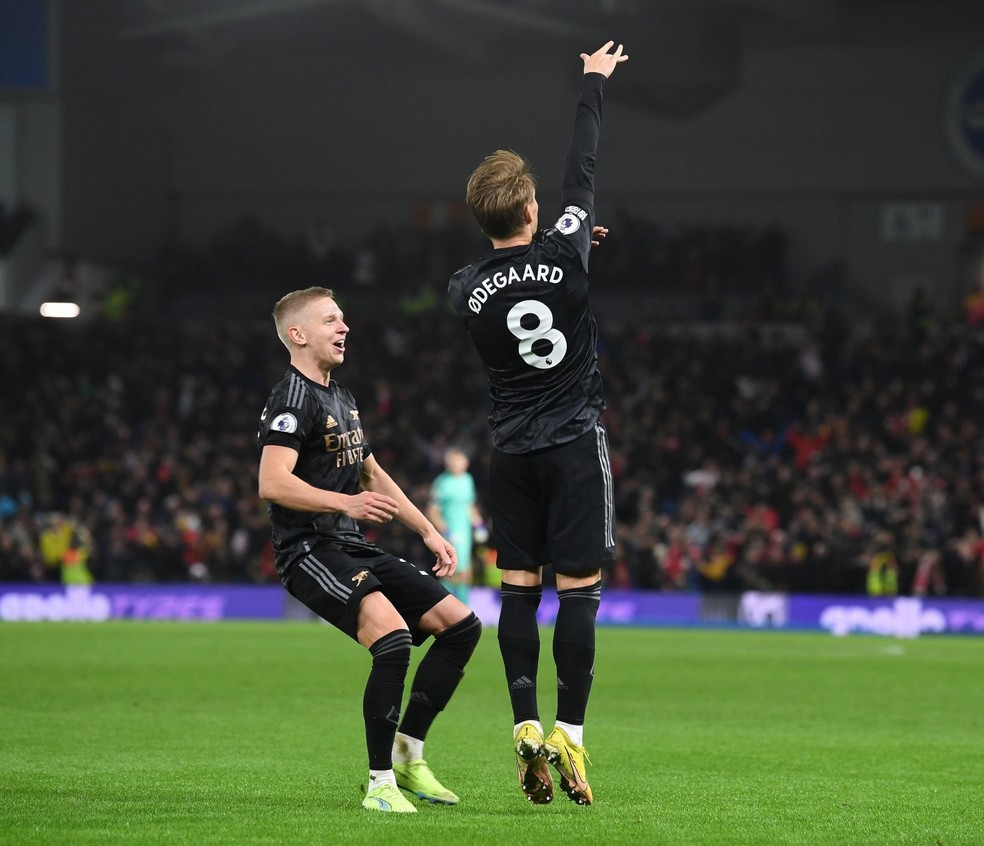 Odegaard comemora um dos gols fazendo cestas — Foto: Reprodução
