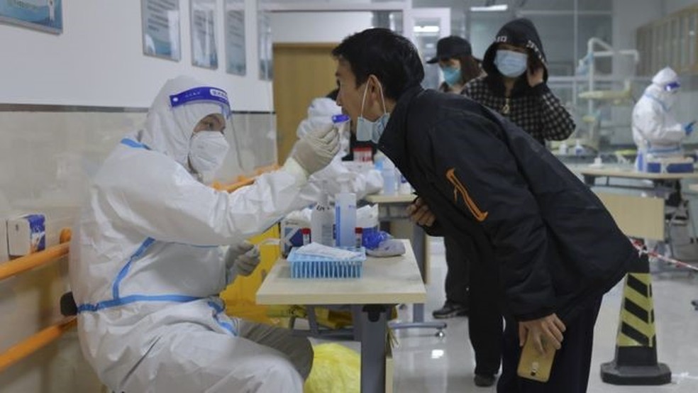 A china tem um programa de testagem em massa para diagnóstico de covid — Foto: GETTY IMAGES