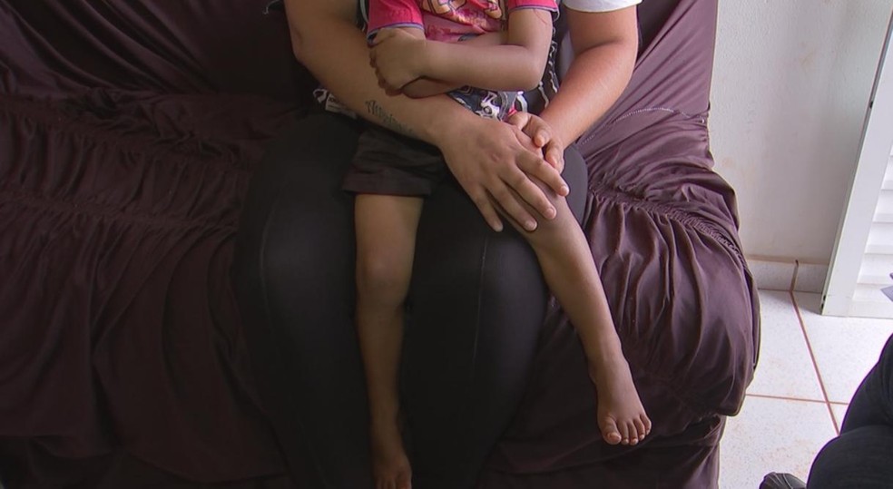 Polícia diz que professora pode responder por tortura (Foto: Reprodução/TV TEM)