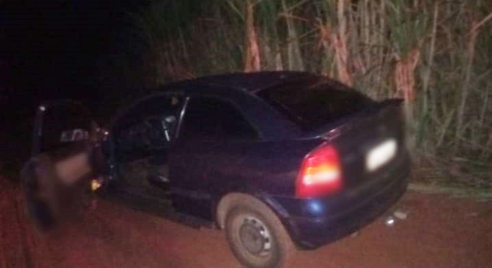 Carros transportavam mercadorias do Paraguai sem notas fiscais — Foto: Polícia Militar