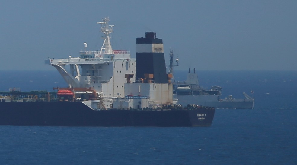 Petroleiro 'Grace 1', suspeito de levar petrÃ³leo iraniano Ã  SÃ­ria, Ã© apreendido em Gibraltar â€” Foto: Jon Nazca/Reuters