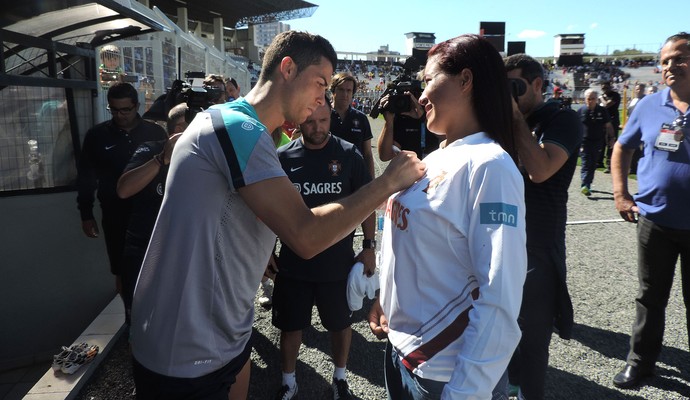 Naira Castro com Cristiano Ronaldo (Foto: Reprodução ) Naira Castro com Cristiano Ronaldo (Foto: Reprodução )