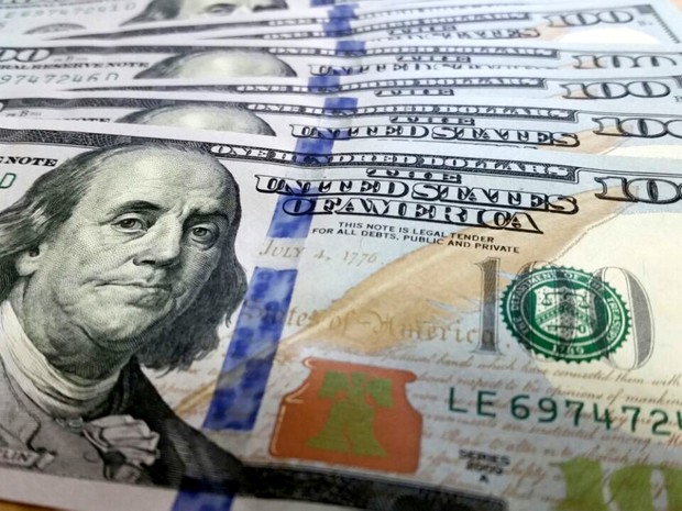 Dólar fecha em alta, após dados fortes de emprego reforçarem perspectiva de  juros altos nos EUA, Economia