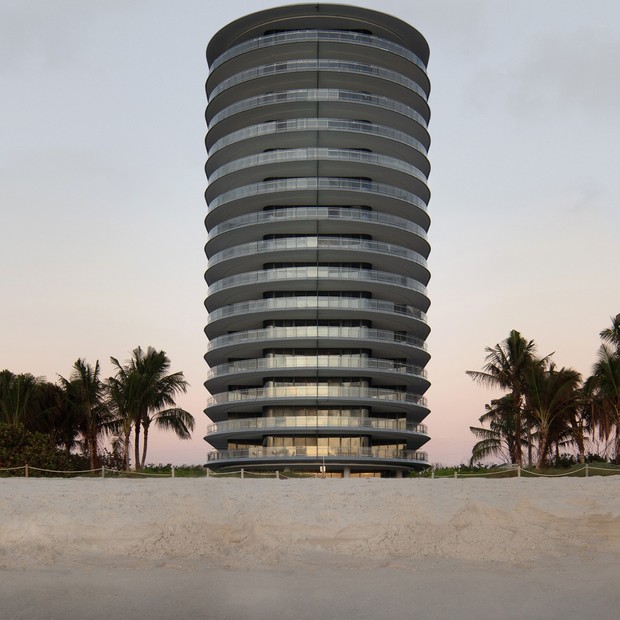 Condomínio de luxo projeto por Renzo Piano integra arquitetura à natureza (Foto: The Boundary)