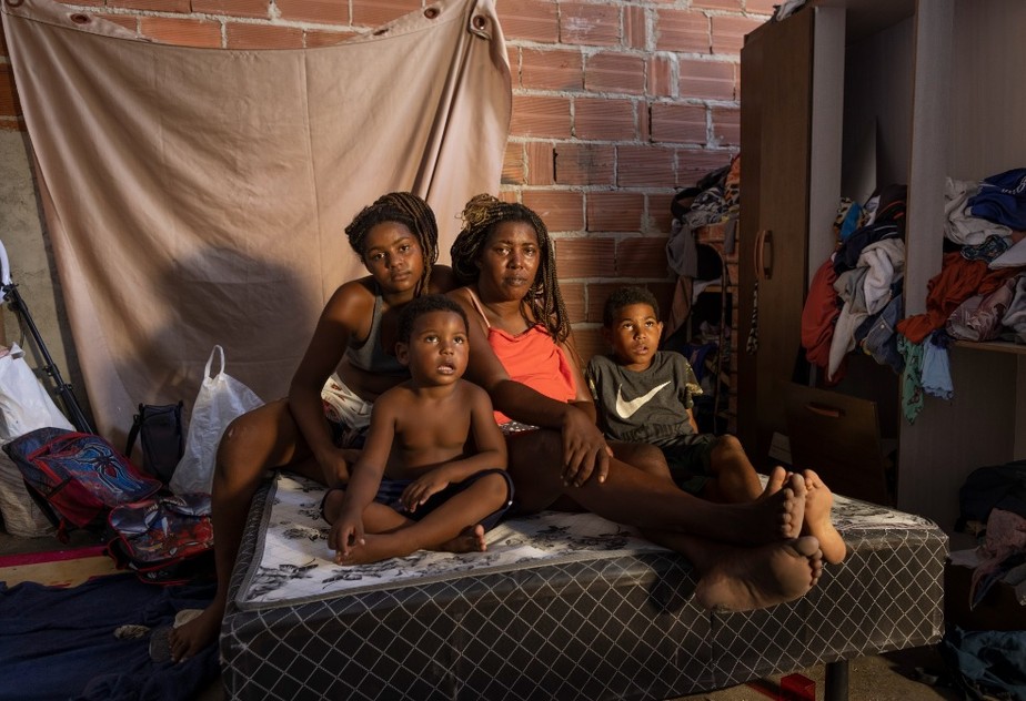 Daniele Rodrigues vive com quatro filhos e se mantém com apenas os R$ 600 do Auxílio Brasil