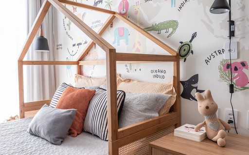 Décor do dia: quarto infantil com mapa-múndi ilustrado com animais ...