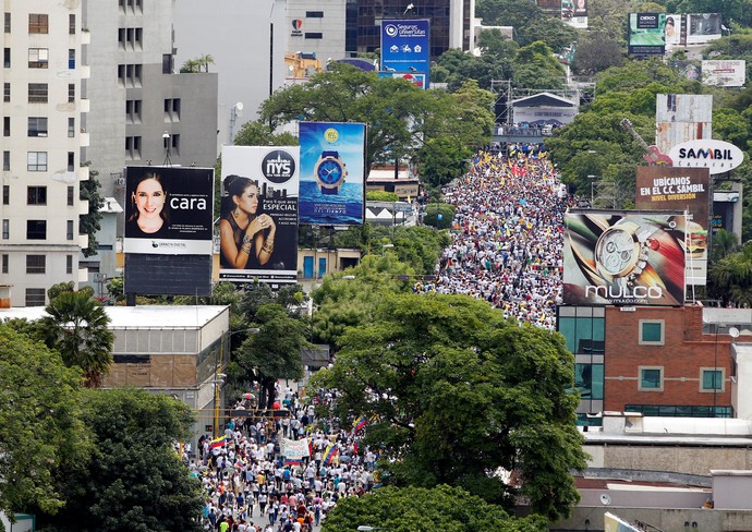 Protestos na Venezuela por referendo para tirar Nicolas Maduro do poder (Foto: REUTERS/Christian Veron)