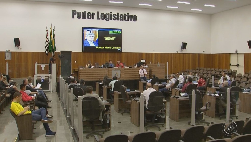 Sessão aprova projeto de lei que muda cobrança da taxa de lixo (Foto: Reprodução/TV TEM)