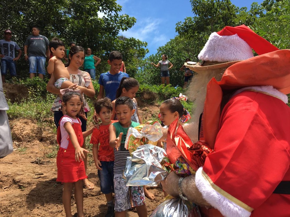 Crianças já aguardam a chegada do Papai Noel — Foto: José Pereira/ TVCA