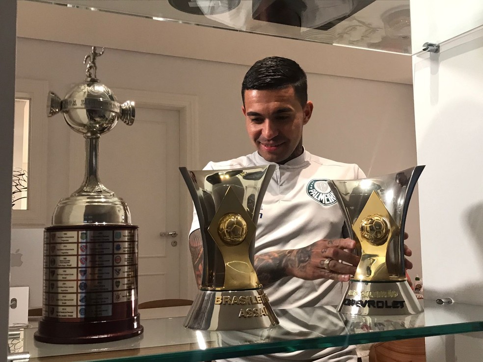 Dudu mostra galeria de troféus e confia em futuro no Palmeiras: 