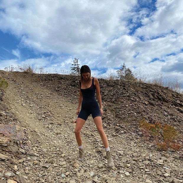 Kendall Jenner praticando hiking.  (Foto: Arquivo pessoal, Reprodução/Instagram)