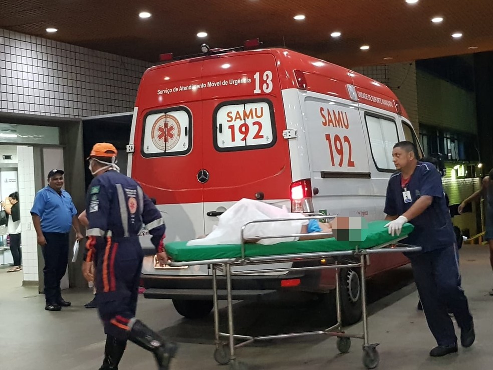 Jovem foi transferido para o IJF com um tiro de raspÃ£o na cabeÃ§a. â Foto: Rafaela Duarte/ Sistema Verdes Mares