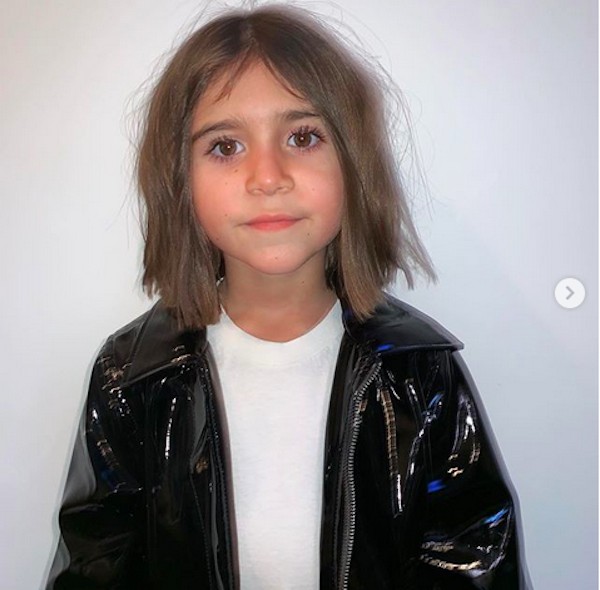 O novo visual da filha de seis anos da socialite Kourtney Kardashian em seguida ao seu primeiro corte de cabelo (Foto: Instagram)