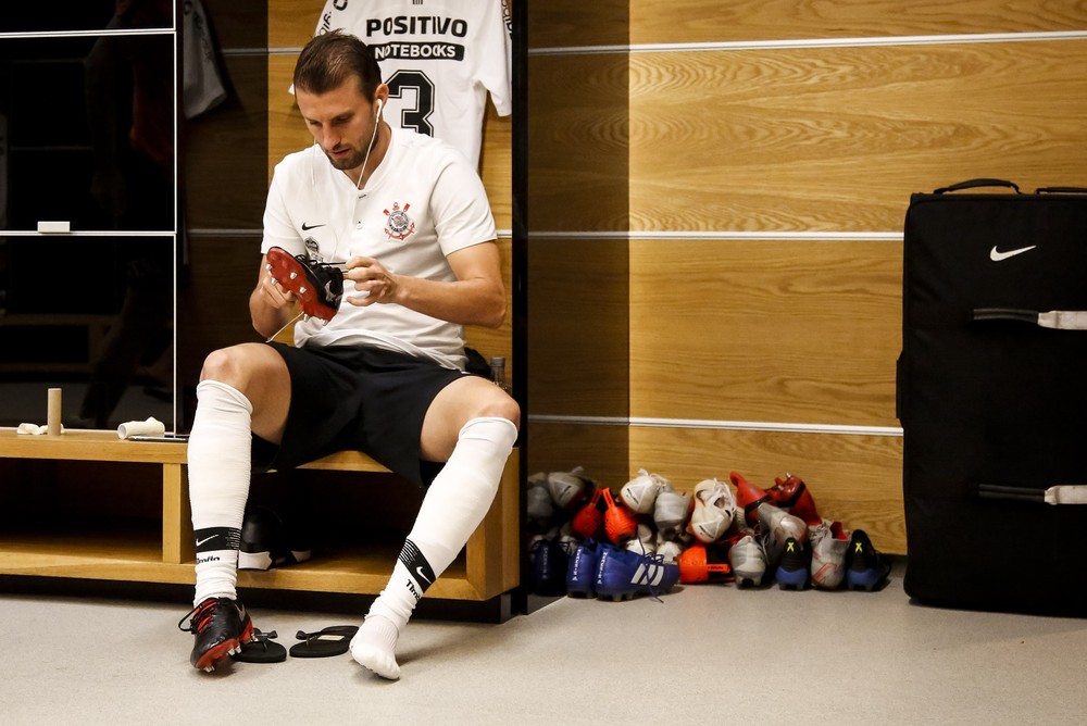 Rebaixado com o Palmeiras, Henrique descarta comparações de momento atual ao do rival, em 2012
