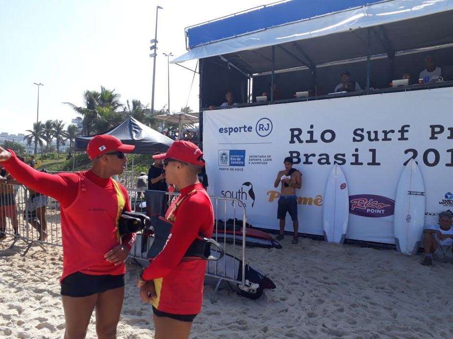 Tubarões no Rio de Janeiro paralisam Campeonato Brasileiro de Surfe