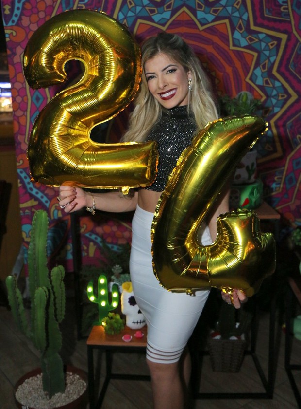 Jaqueline Grohalski celebra seus 24 anos (Foto: Daniel Pinheiro/AgNews)