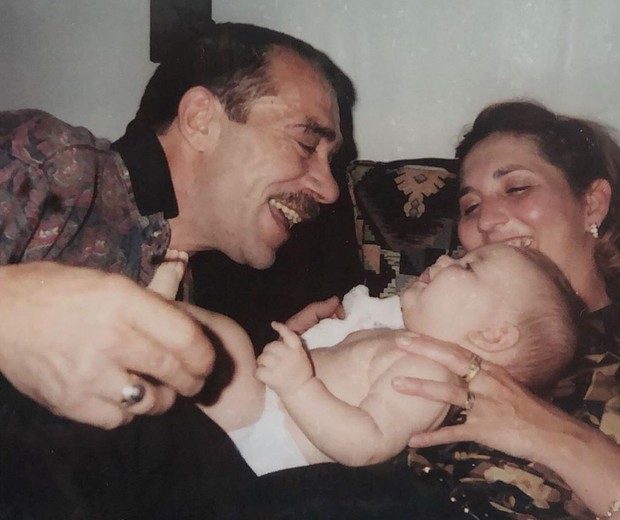 Virginia Fonseca na infância com os pais, Margareth e Mario (Foto: Reprodução/Instagram)