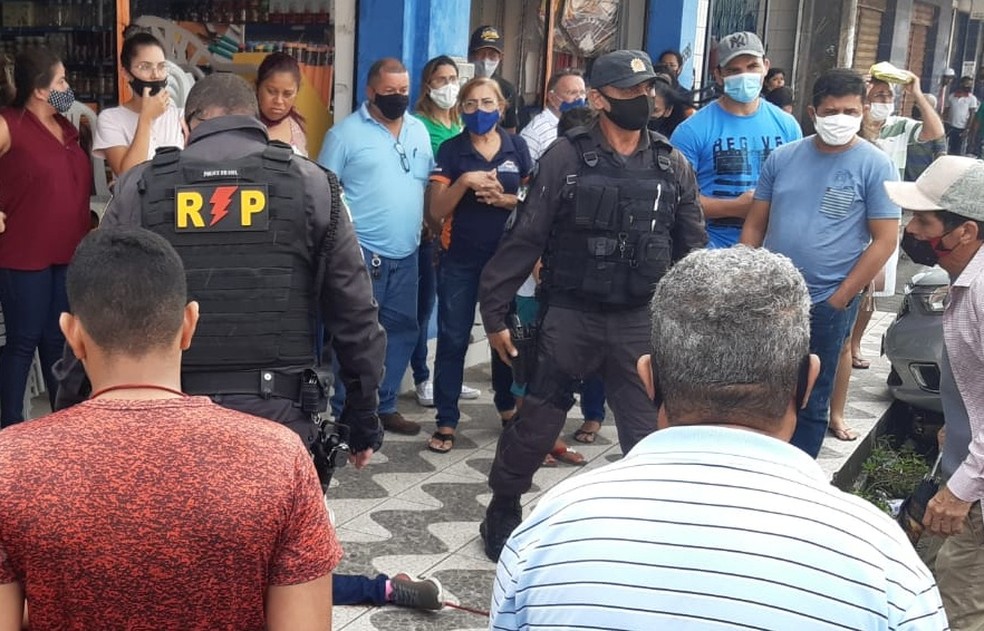 Mulher é esfaqueada e morta por ex-companheiro em principal bairro comercial de Natal — Foto: Sérgio Henrique Santos/Inter TV Cabugi