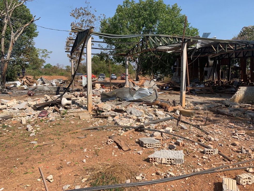 Área de garimpo ficou destruídas após explosão — Foto: Corpo de Bombeiros