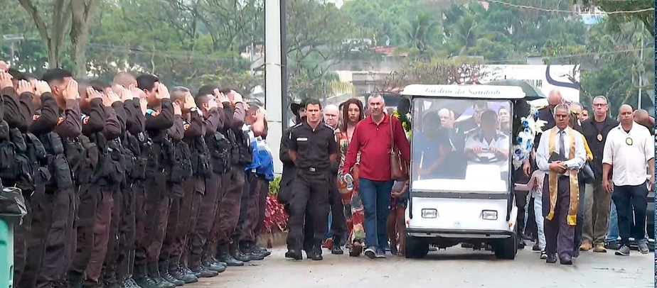 O corpo do policial foi enterrado na manhã desta sexta-feira (7) no cemitério Jardim da Saudade, em Sulacap
