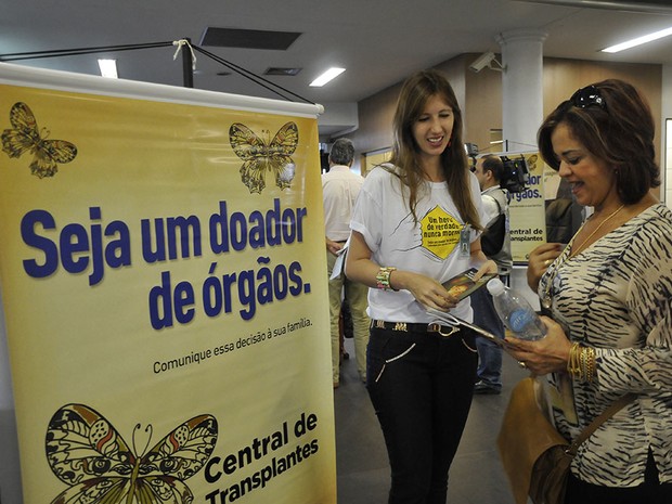 Profissionais da saúde orientam passageiros no Aeroporto Santa Genoveva, em Goiânia, Goiás (Foto: Divulgação/ Sebastião Nogueira)