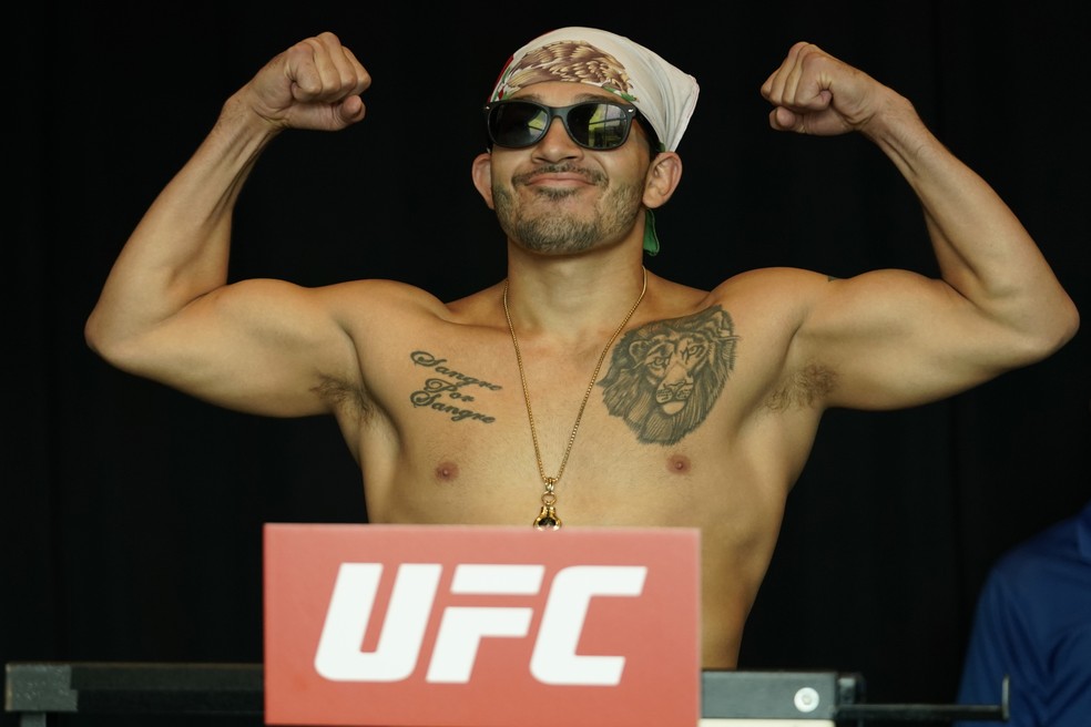 Irwin Rivera bateu o peso nos bastidores na pesagem do UFC: Overeem x Harris — Foto: Getty Images