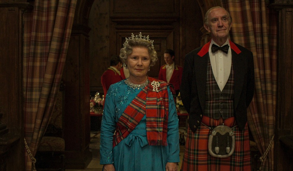 Imelda Staunton como rainha Elizabeth II em The Crown — Foto: Reprodução/Netflix