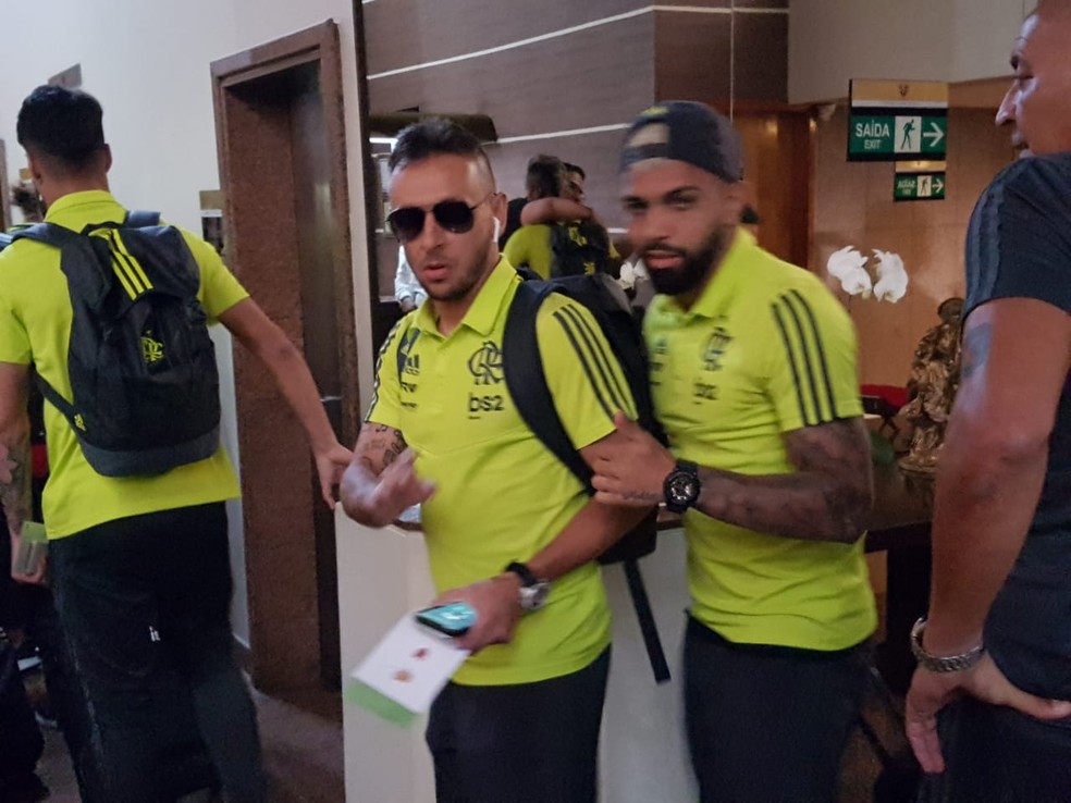 Rafinha e Gabigol também foram muito festejados — Foto: Marcelo Baltar