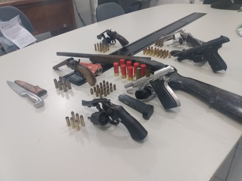 Armas encontradas com suspeitos de matar policiais  — Foto: SSP/SE