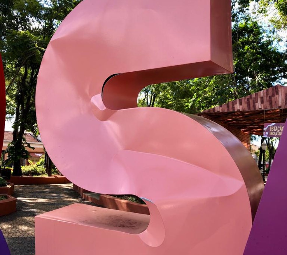 Letras de estrutura turística foram amassadas em São Pedro — Foto: Divulgação/ Prefeitura de São Pedro