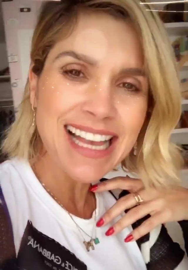 Flávia Alessandra é recebida com surpresas feitas pela caçula (Foto: Reprodução/Instagram)
