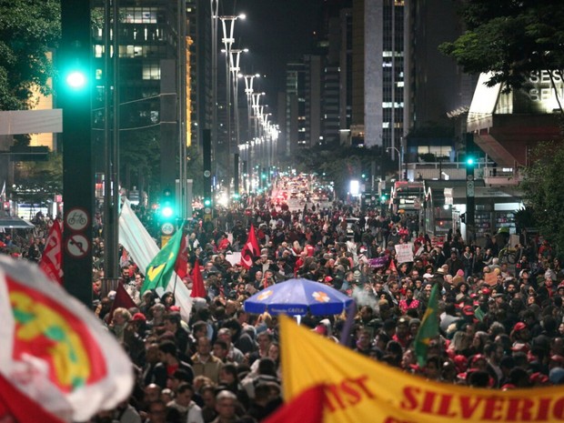 Avenida Paulista ocupada por manifestantes em São Paulo. (Foto: Marcelo Brandt/G1)