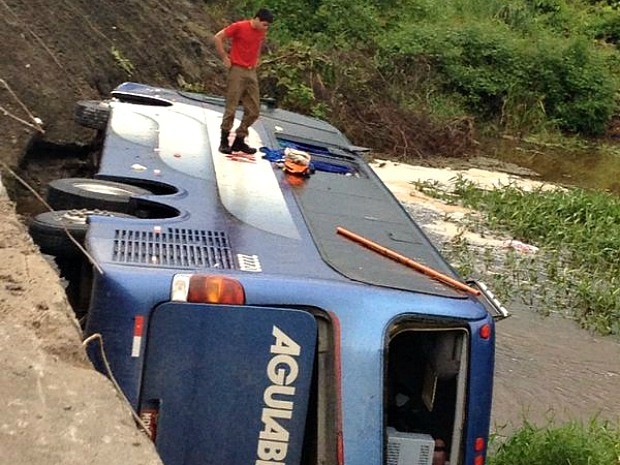 Acidente ônibus que saiu do Espírito Santo com destino ao Rio de Janeiro (Foto: Arquivo Pessoal/ VC no ESTV)