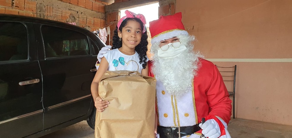 Rafaely pediu para o Papai Noel um abrao de presente  Foto: Arquivo Pessoal/Vaneza Santos