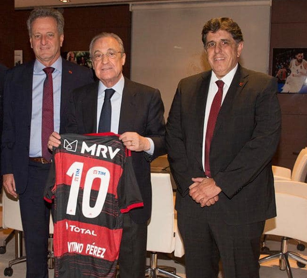 Maurício Gomes de Mattos e Rodolfo Landim posam com o presidente do Real Madrid, Florentino Pérez, na Espanha — Foto: Reprodução / Facebook