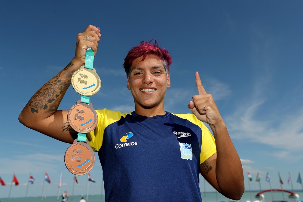 Ana Marcela com as três medalhas do Mundial de 2017 (Foto: Satiro Sodré/SSPress/CBDA)