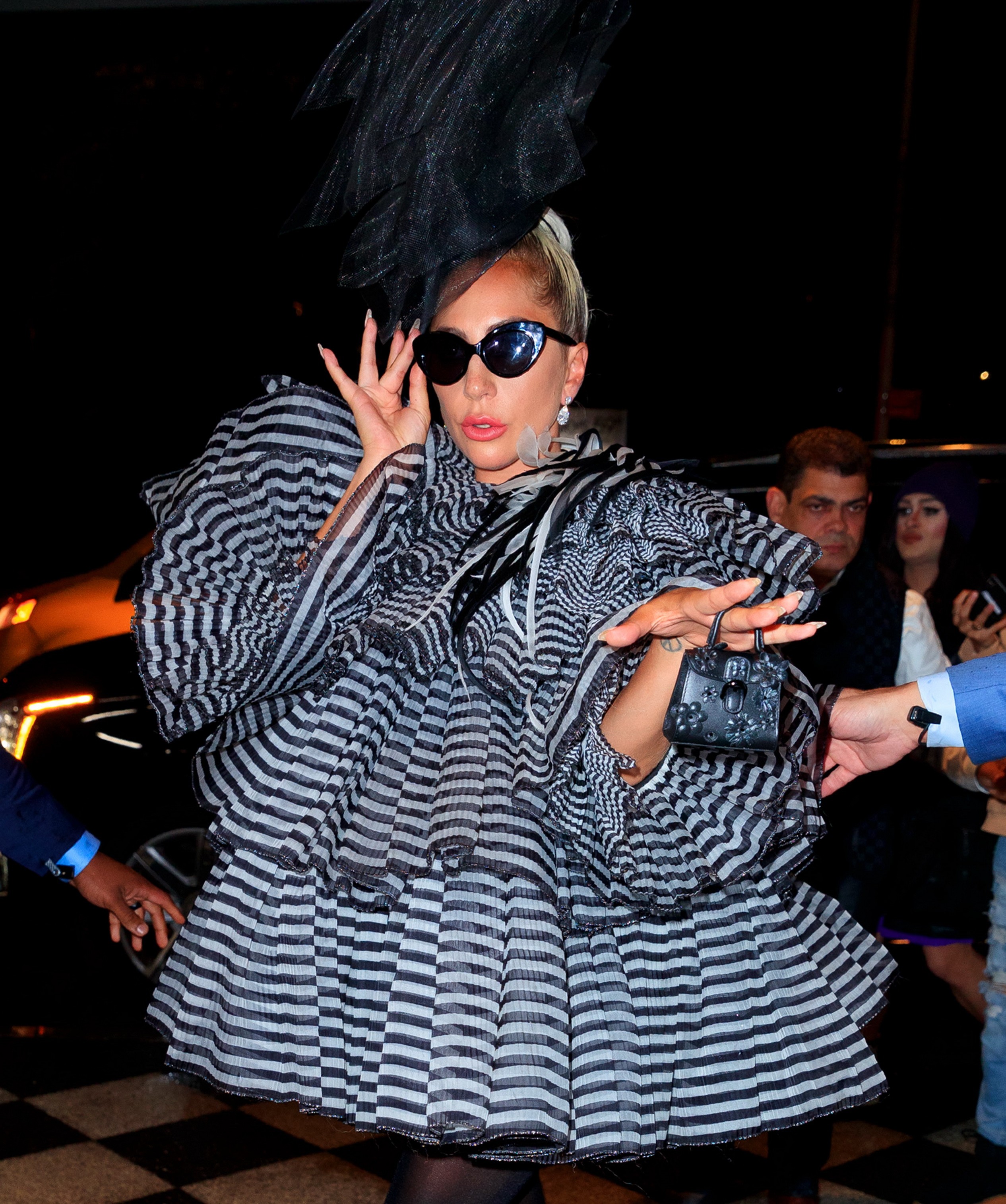 Lady Gaga de Marc Jacobs para uma festa pré-Met Gala (Foto: Getty Images)