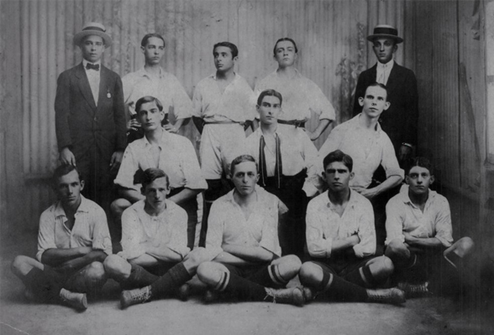 Time do Flamengo do Recife campeão pernambucano de 1915 — Foto: Reprodução/Diario de Pernambuco