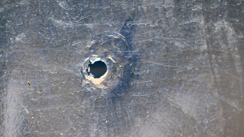 Irmãoes são baleados em Cariacica, no ES  — Foto: Rperodução/ TV Gazeta 