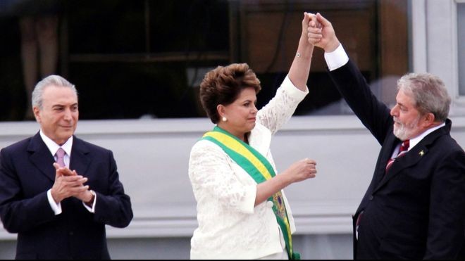 'Democracia em Vertigem' narra a história política brasileira que levou ao impeachment da presidente Dilma Rousseff pelo olhar e história pessoal da diretora Petra Costa (Foto: ORLANDO BRITO/NETFLIX/DIVULGAÇÃO, via BBC News Brasil)